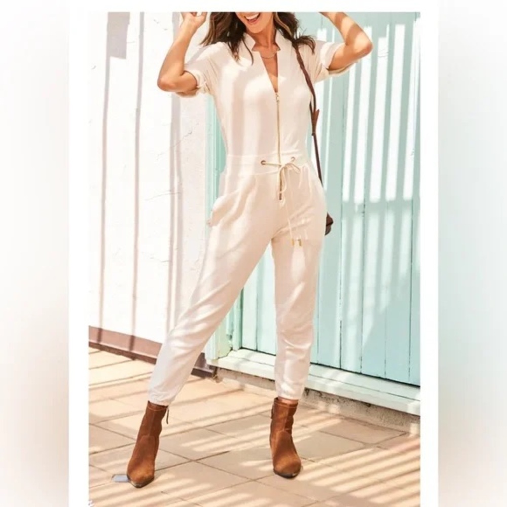 Absolutely gorgeous Caroline jumpsuit by La Peony. Worn once.